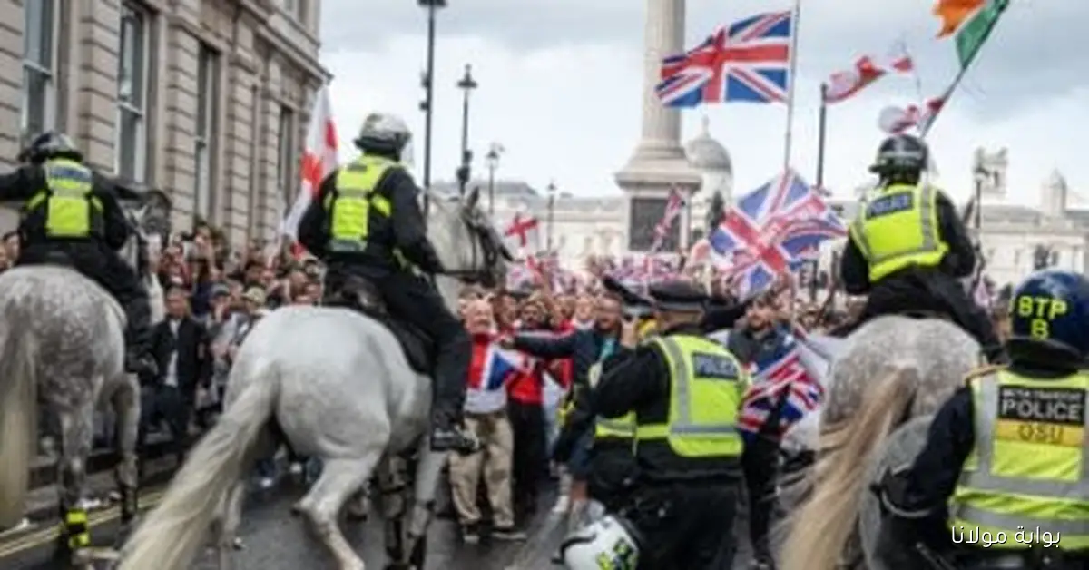 آلاف المتظاهرين يخرجون في أكبر مسيرة لليمين المتطرف في لندن وسط اشتباكات عنيفة مع الشرطة