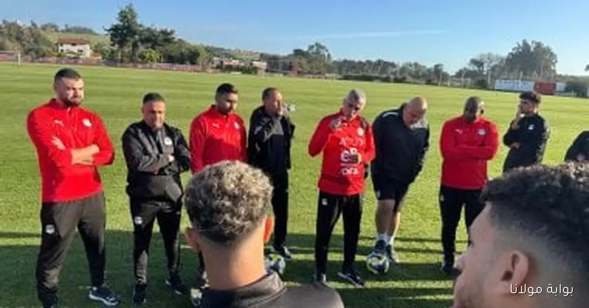 أسامة نبيه يقدم محاضرة تحفيزية للاعبي منتخب مصر للشباب قبل مواجهة نيوزيلندا