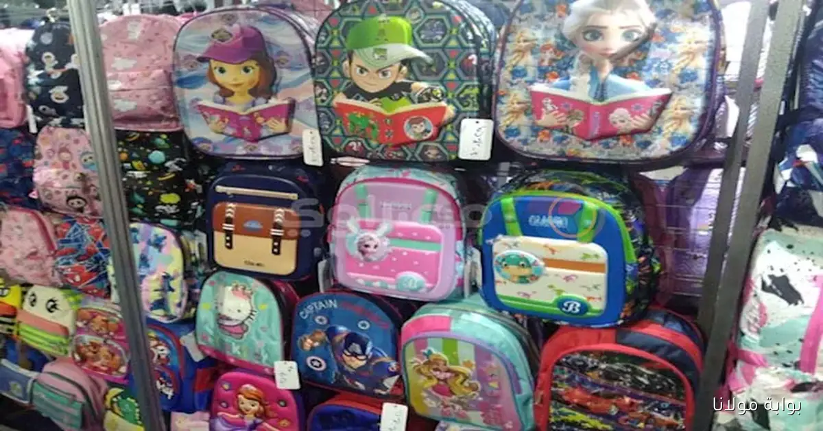 أسر تبحث عن فرص التوفير في معرض “أهلاً مدارس” في ظل ارتفاع الأسعار