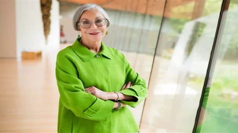 أليس والتون تحقق إنجازًا تاريخيًا كأول امرأة تتجاوز ثروتها 100 مليار دولار