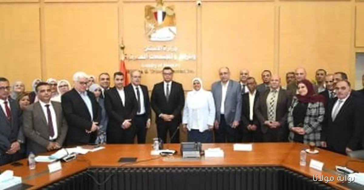 اجتماع موسع لوزير الإسكان مع مسؤولي مديريات الإسكان في جميع المحافظات