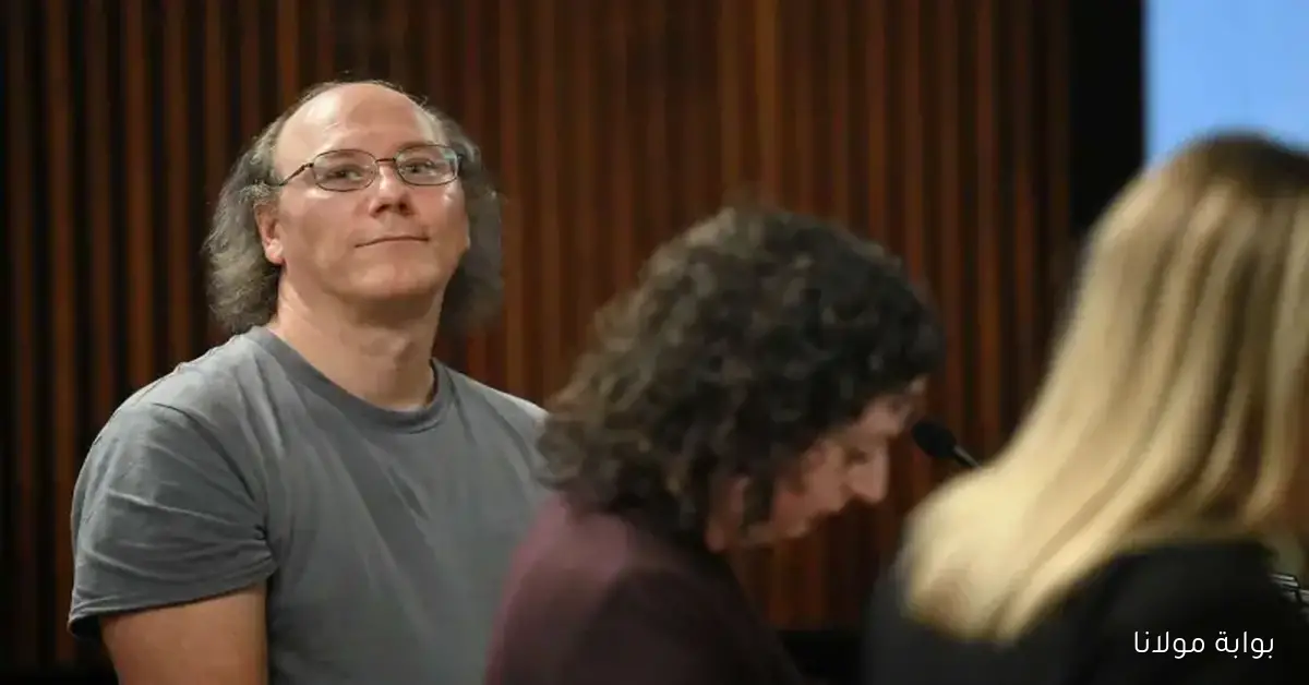 اعترافات صادمة على الهواء لرجل يكشف تفاصيل مروعة عن قتل والديه ودفنهما في حديقة منزله