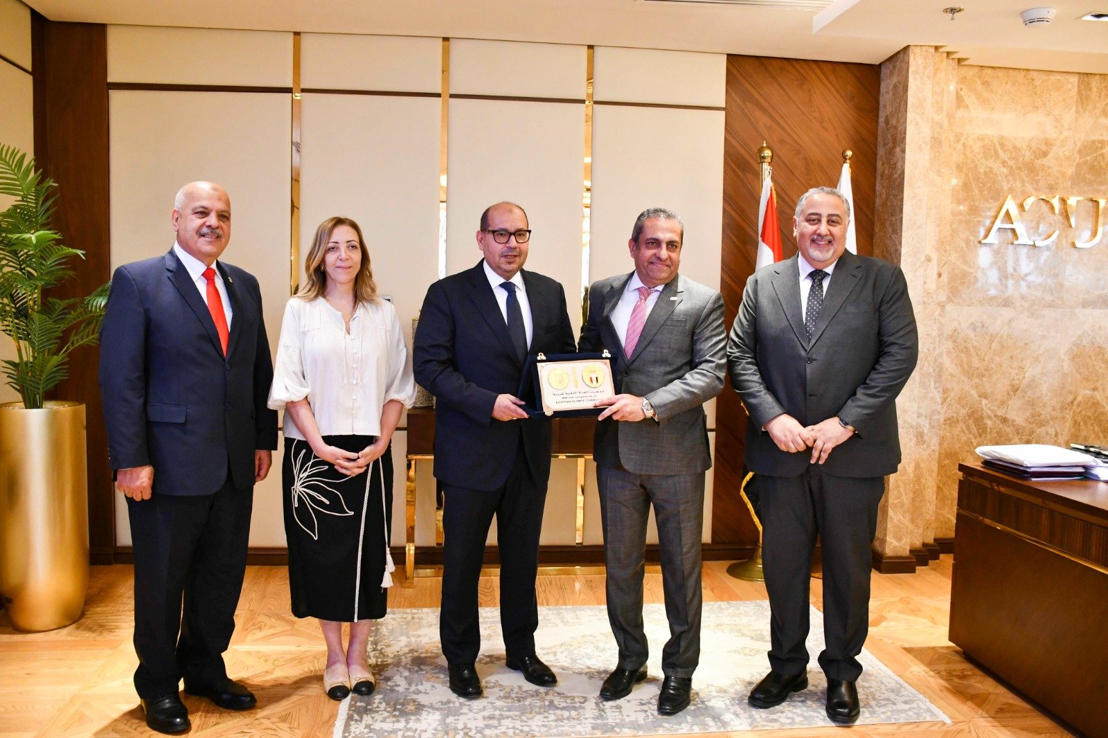 تكريم متبادل بين ياسر إدريس وخالد عباس تكريم متبادل بين ياسر إدريس وخالد عباس