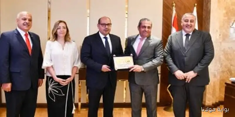 تبادل التكريم بين ياسر إدريس وخالد عباس في إطار التعاون الأوليمبي المشترك