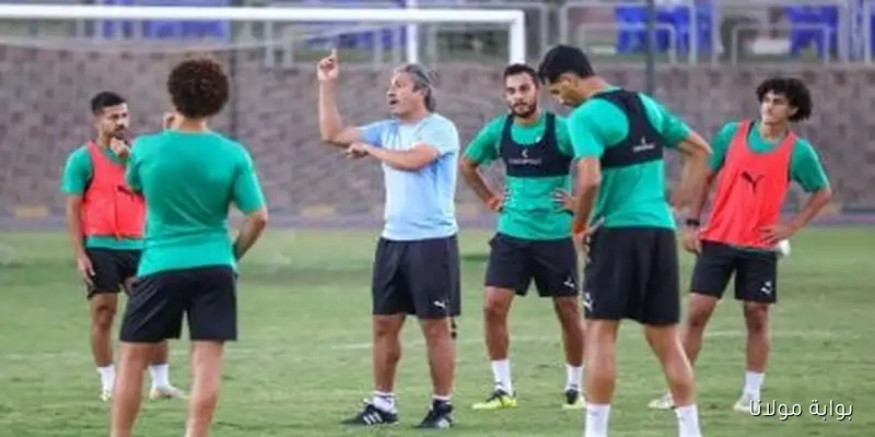 جلسة تحفيزية للاعبي المصري في معسكر القاهرة استعدادًا لمواجهة الزمالك