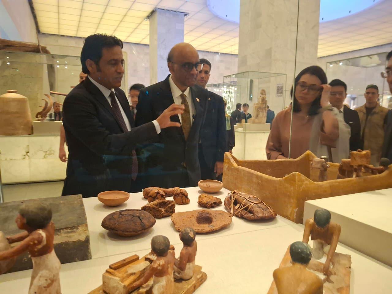 زيارة رئيس سنغافورة إلى المتحف زيارة رئيس سنغافورة إلى المتحف