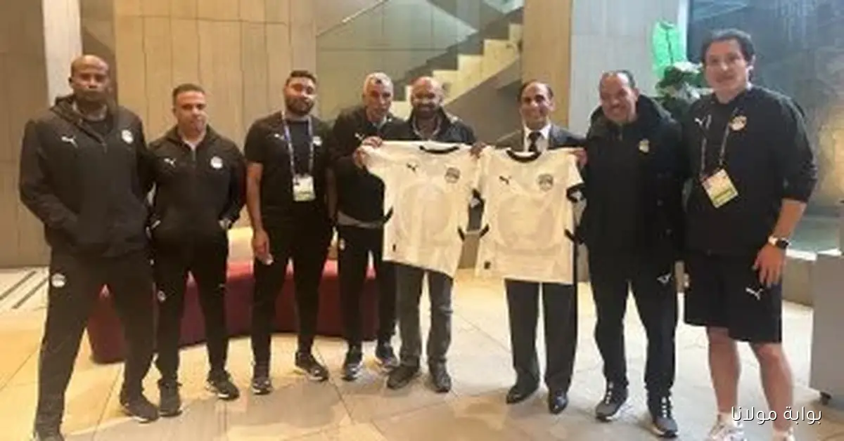 سفير مصر في تشيلي يشجع لاعبي منتخب الشباب قبل مباراتهم مع نيوزيلندا في المونديال