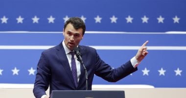 هل كان قناصاً محترفاً أم سلاحاً متطوراً؟ آراء الخبراء حول اغتيال تشارلي كيرك