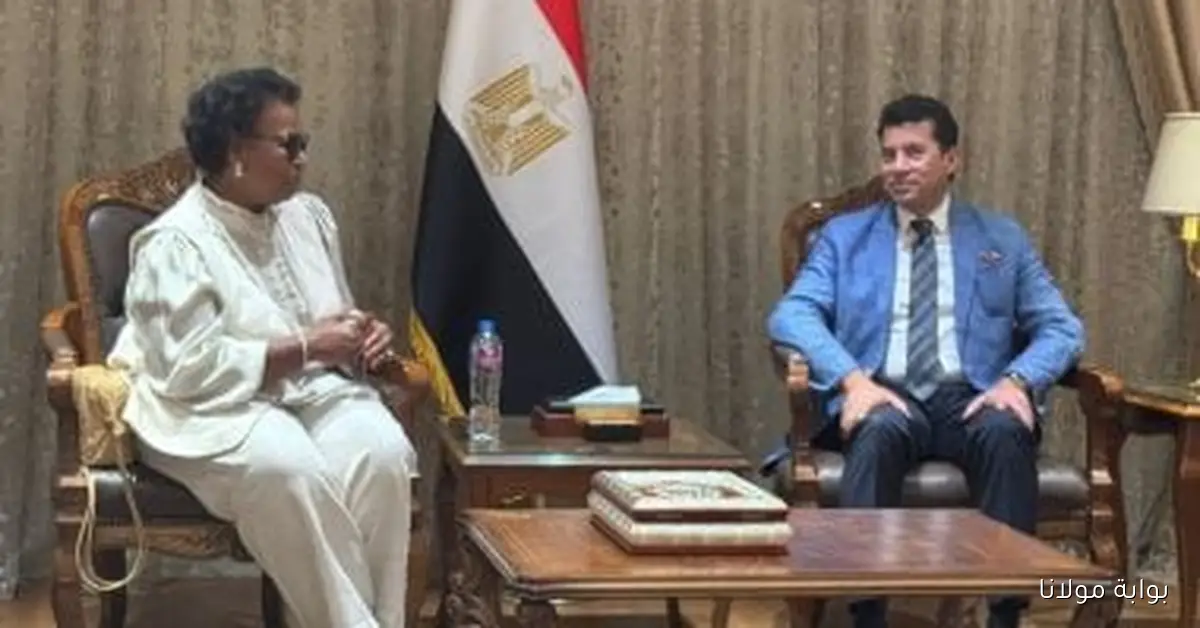 وزير الشباب والرياضة يبحث سبل التعاون مع شقيقة أمير الكويت لتعزيز الرياضة النسائية