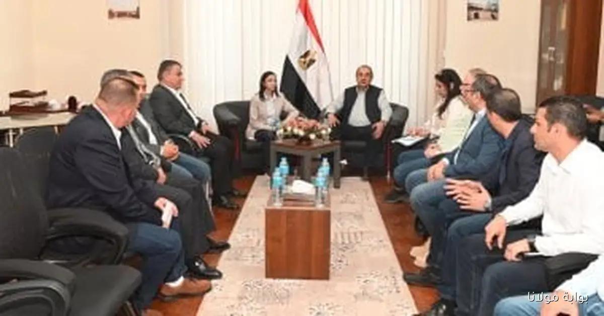 وزير قطاع الأعمال يكشف عن خطة طموحة لاستعادة الريادة العالمية في صناعة الغزل