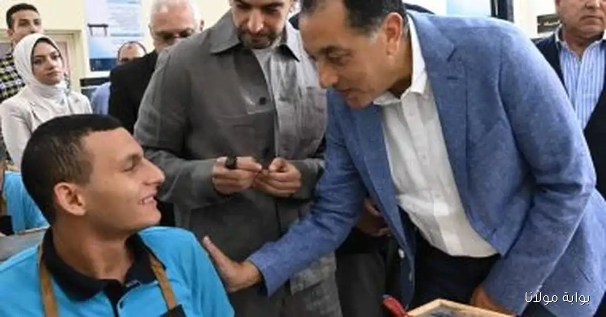 رئيس الوزراء يزور مدرسة إيجيبت جولد الثانوية للتكنولوجيا التطبيقية ويطلع على أحدث التطورات