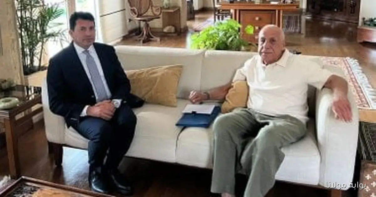 وزير الرياضة يطمئن على صحة حسين لبيب رئيس الزمالك خلال زيارة ودية