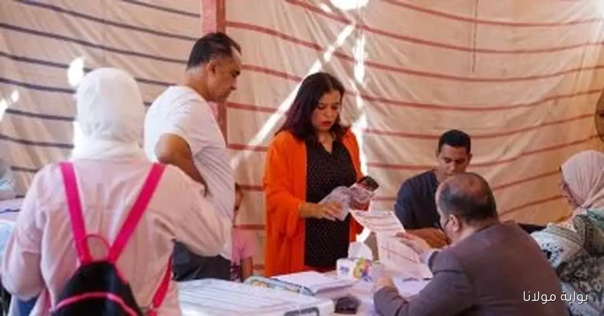 أعضاء نادي الشمس يتوافدون للانتخابات وسط توقف التصويت خلال صلاة الجمعة