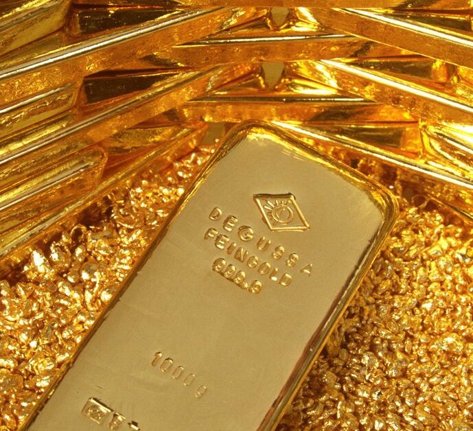 قفزة تاريخية في أسعار الذهب تأثير الأزمات الاقتصادية على عيار 21