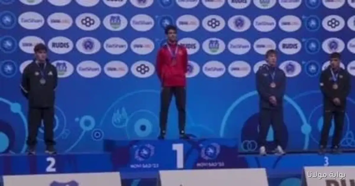 تهاني وزير الشباب والرياضة للبطل محمد حسن بعد فوزه بذهبية العالم في المصارعة