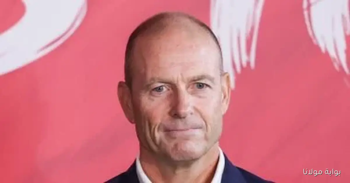 توروب يشاهد مباراة مصر ضد غينيا بيساو في قلب استاد القاهرة