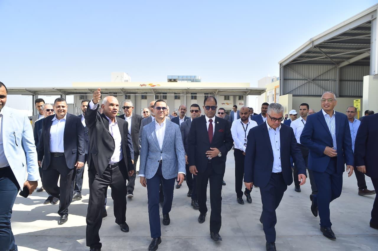 وزير الاستثمار والتجارة الخارجية يتفقد المركز اللوجستي الجمركي للمنطقة الاقتصادية لقناة السويس وزير الاستثمار والتجارة الخارجية يتفقد المركز اللوجستي الجمركي للمنطقة الاقتصادية لقناة السويس