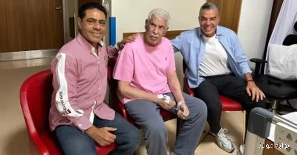 زيارة مؤثرة من خالد مرتجى وطارق قنديل إلى حسن شحاته في المستشفى