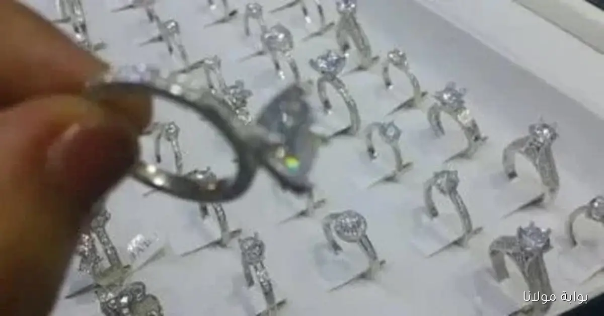 «مفاجأة السوق».. الفضة تهبط من مستوياتها القياسية بعد تغيرات مفاجئة في الطلب والعرض