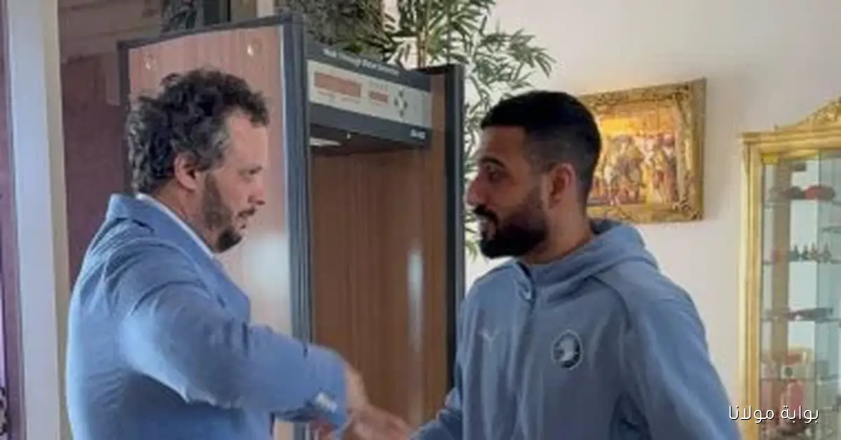 ممدوح عيد يلتقي بلاعبي بيراميدز لتحفيزهم قبل مواجهة نهضة بركان في السوبر الأفريقي