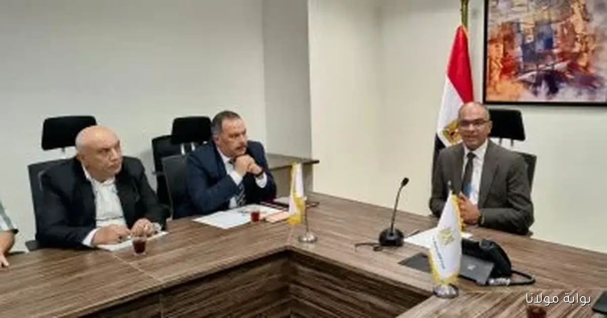 نائب وزير الإسكان يستعرض تقدم مشروعات الصرف الصحي في إطار “المشروع المتكامل”