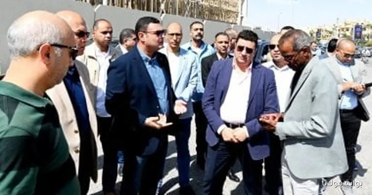 وزير الإسكان يتجول في القاهرة الجديدة لمتابعة تطوير الطرق والمحاور والميادين الرئيسية