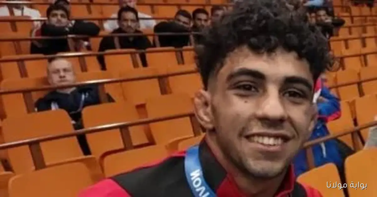 ياسر إدريس يحتفل مع بطل المصارعة أدهم أيمن بعد إنجازه المميز في بطولة العالم بصربيا