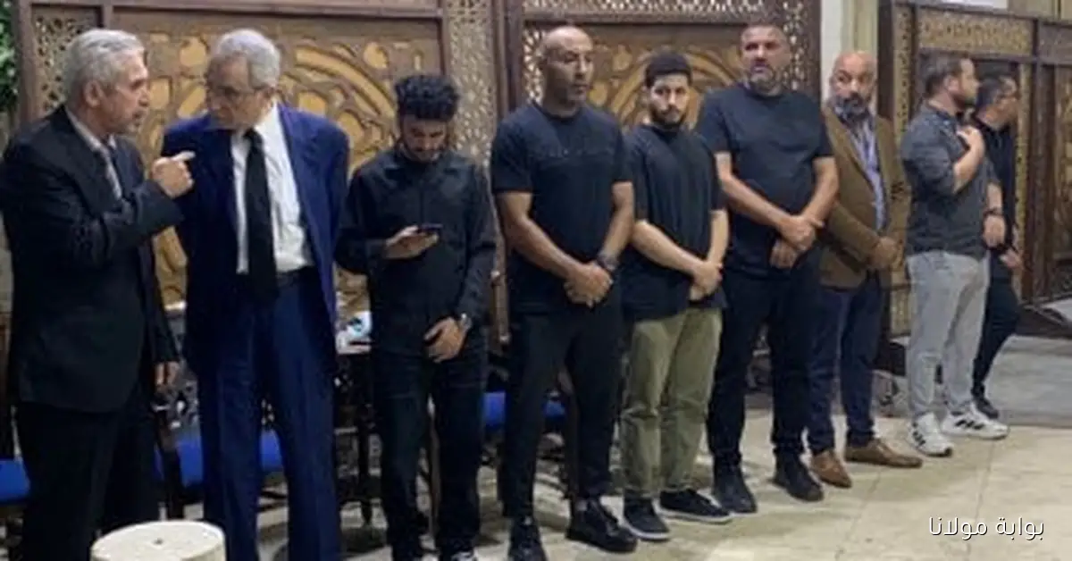 أسامة نبيه وطارق السيد وحازم إمام في مقدمة الحضور لتقديم العزاء لوالد جمال حمزة