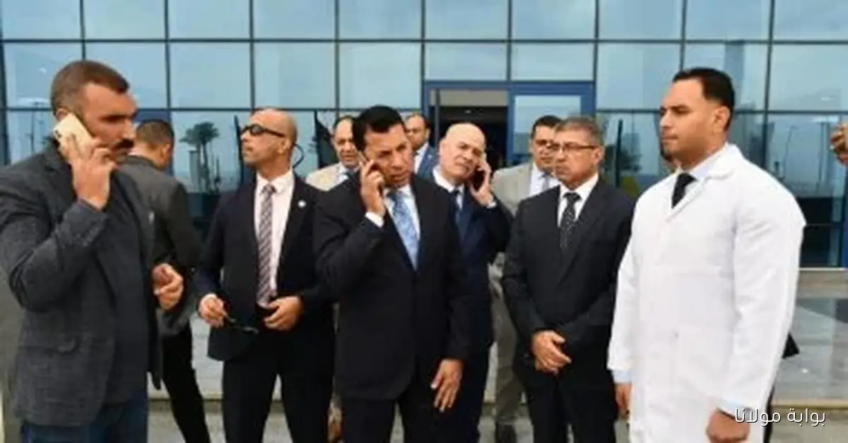وزير الرياضة يزور مصابي حادث انقلاب ميني باص على طريق القاهرة العين السخنة ويقدم الدعم لهم