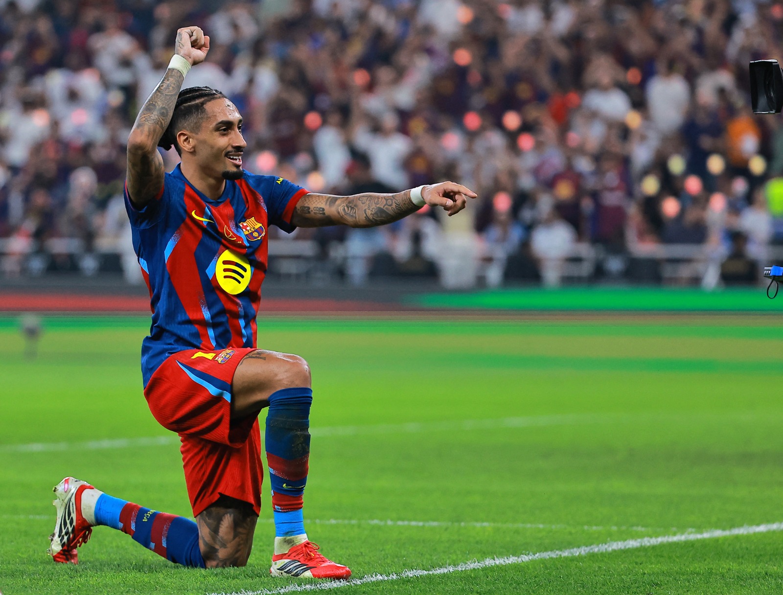 رافينيا يحتفل بهدفه في نهائي السوبر الإسباني بين ريال مدريد وبرشلونة - 11 يناير 2026