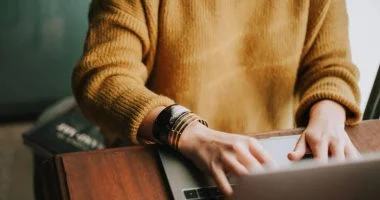 6 إشارات تحذيرية لإدمان الإنترنت و3 نصائح لا تتجاهلها 6 إشارات تحذيرية لإدمان الإنترنت و3 نصائح لا تتجاهلها