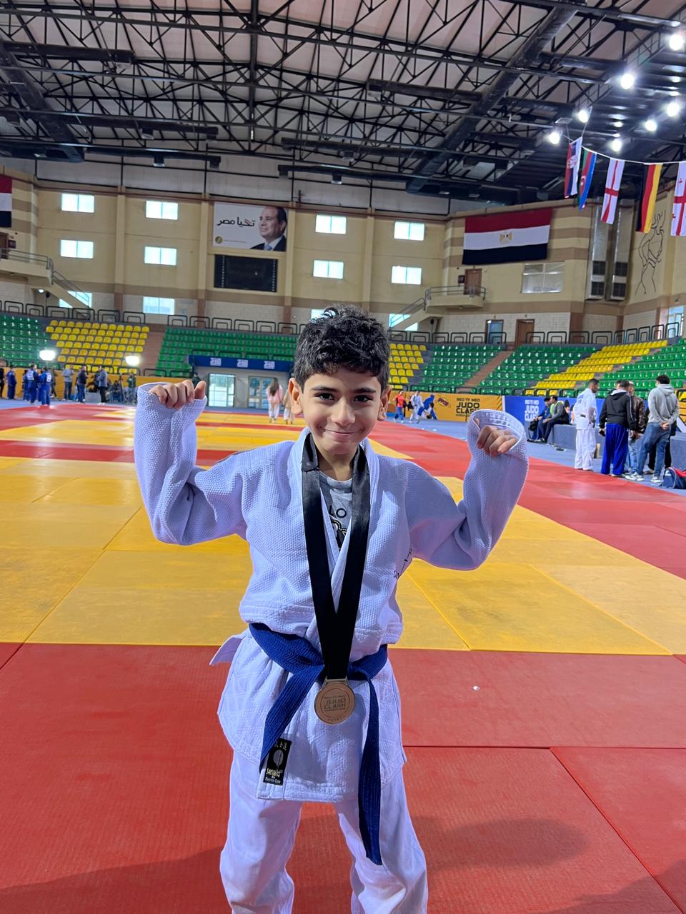 سهيل محمد حسين القط يحصد الميدالية الذهبية