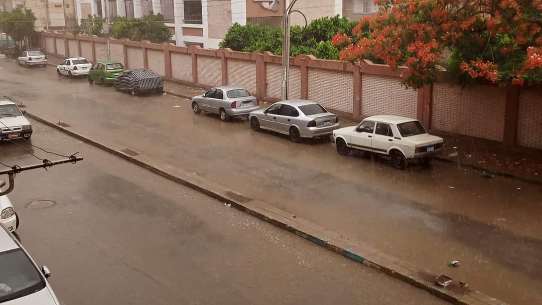 أمطار ورياح محملة بالرمال والأتربة