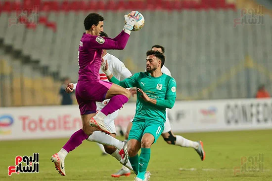 عواد يمسك بالكرة عواد يمسك بالكرة