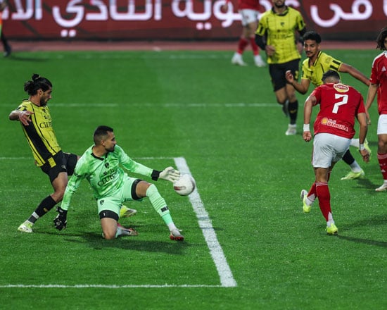 تريزيجيه يسجل الهدف الأول