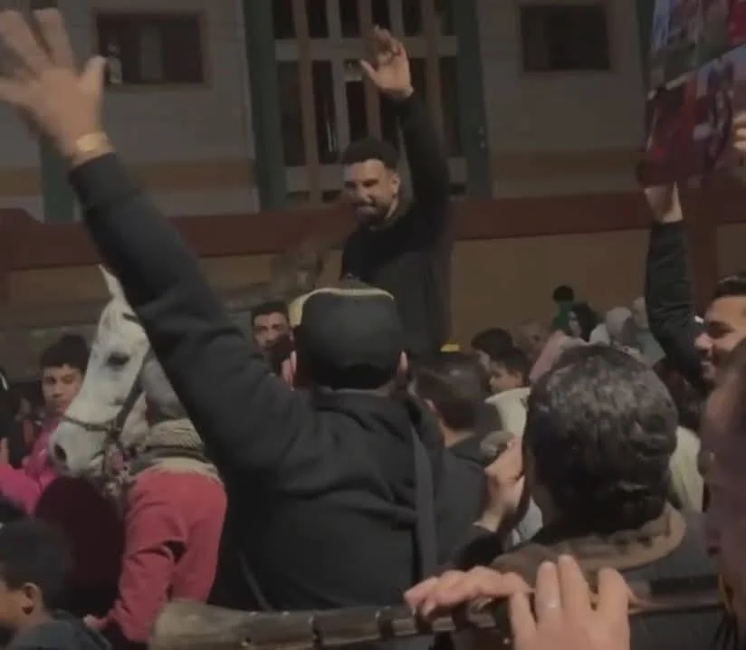 احتفال هادى رياض مع أهالى قريته (2) احتفال هادى رياض مع أهالى قريته (2)