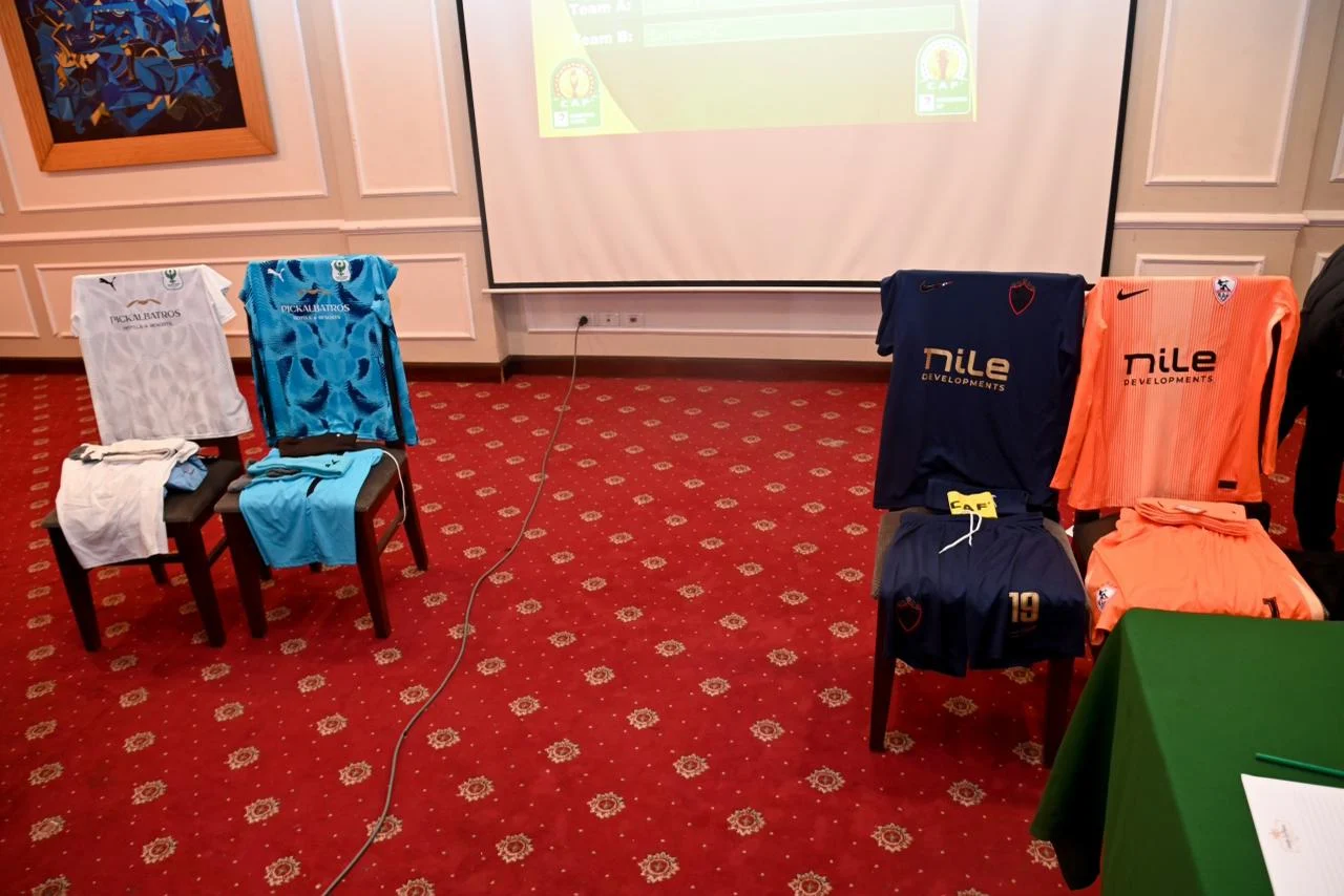 الزي الرسمي للمصري والزمالك