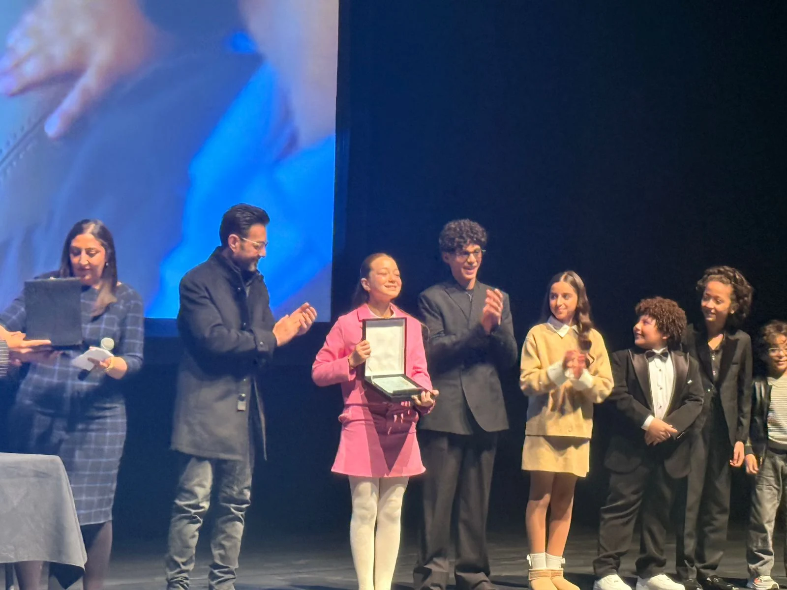 مهرجان حكاوي يكرم أطفال مسلسل لعبة وقلبت بجد بافتتاح دورته 15 (3) مهرجان حكاوي يكرم أطفال مسلسل لعبة وقلبت بجد بافتتاح دورته 15 (3)