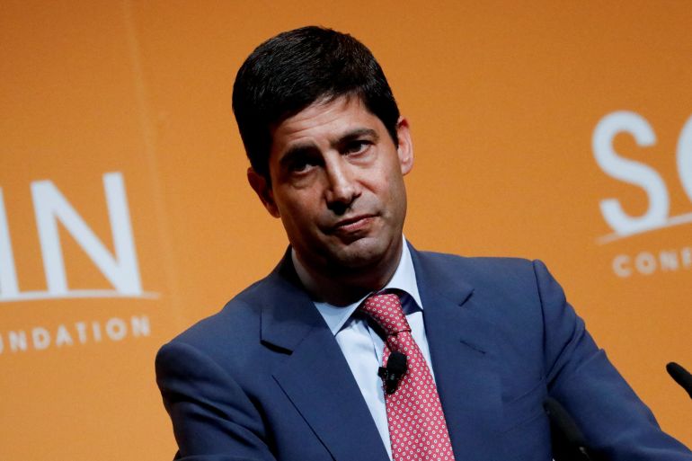 FILE PHOTO: Kevin Warsh, Fellow in Economics at the Hoover Institution and lecturer at the Stanford Graduate School of Business, speaks during the Sohn Investment Conference in New York City, U.S., May 8, 2017. REUTERS/Brendan Mcdermid/File Photo