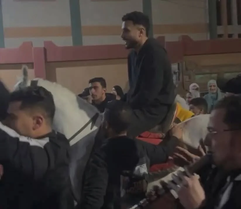 احتفال هادى رياض مع أهالى قريته (3) احتفال هادى رياض مع أهالى قريته (3)