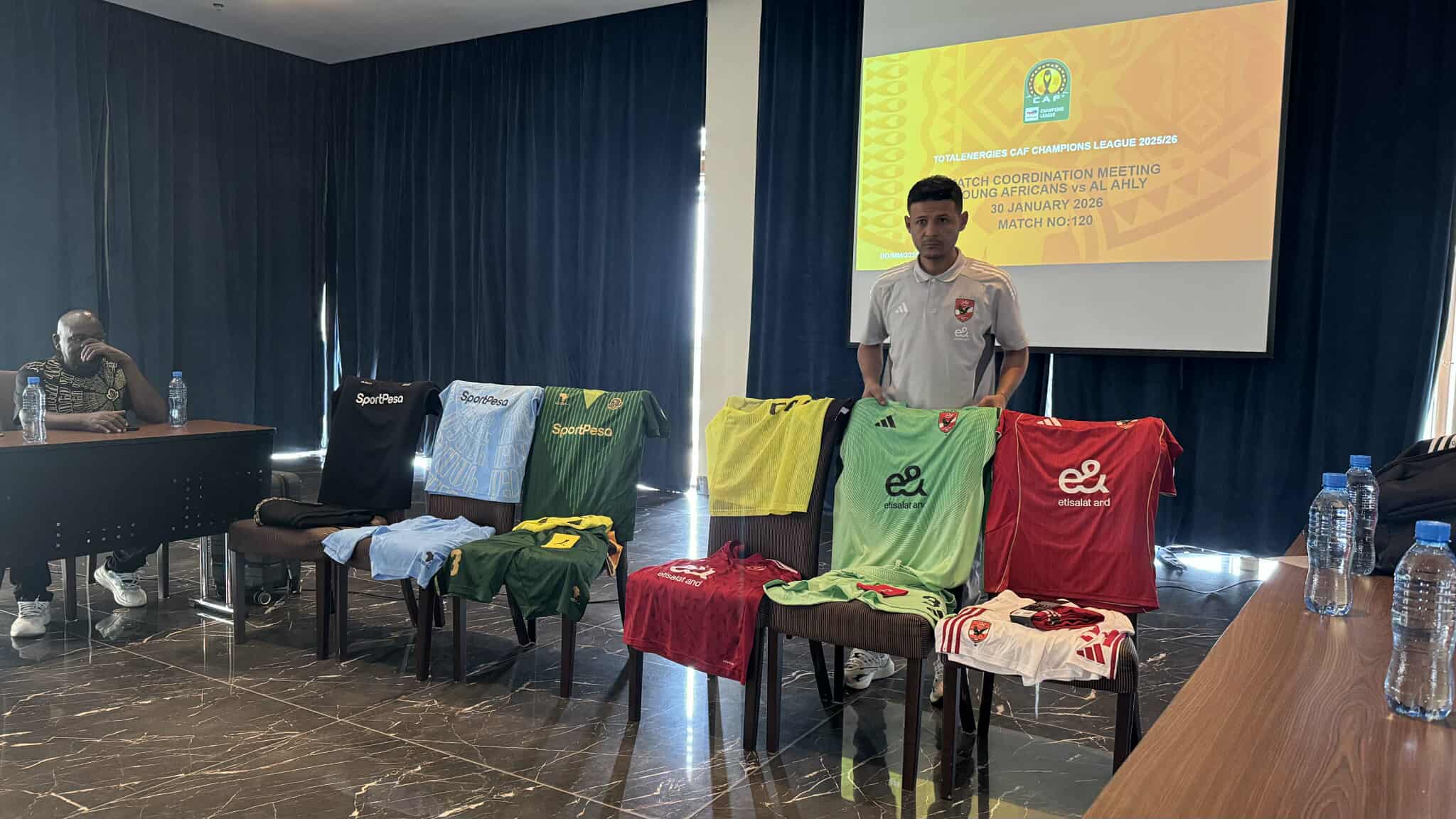 الإجتماع الفني لمباراة الأهلي ويانج