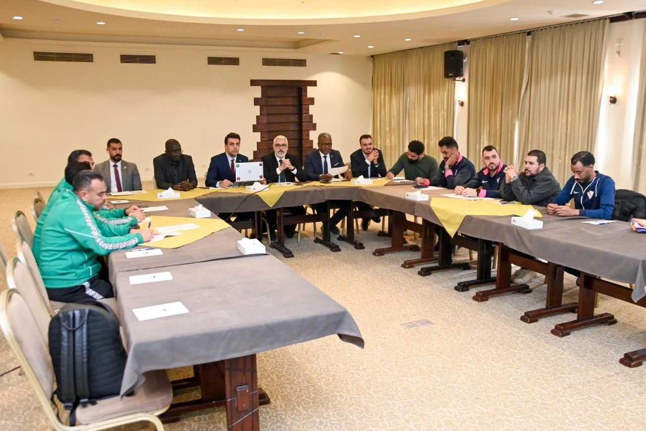 جانب من الاجتماع الفني للقاء الزمالك والمصري