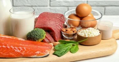 جدل حول أطعمة عادت للواجهة بعد توصيات بتجنبها في الهرم الغذائي الجديد