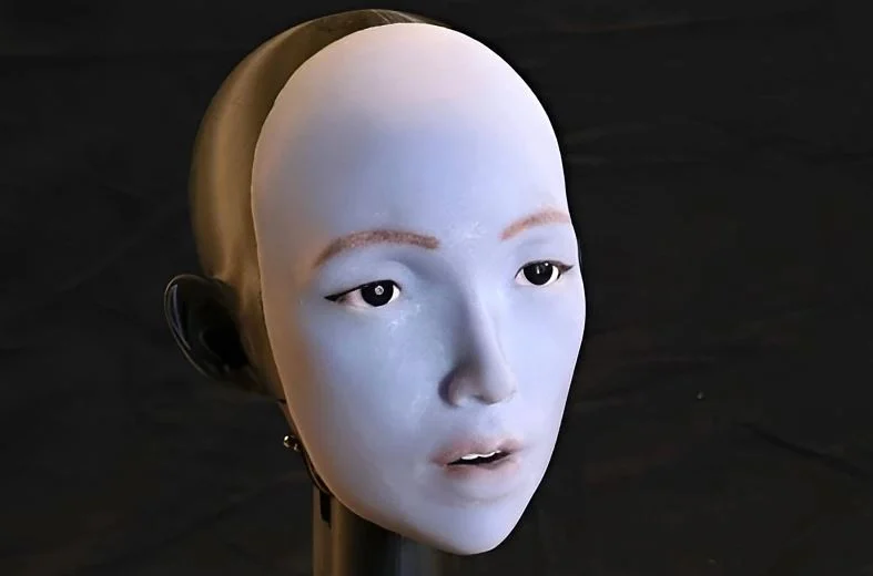 روبوت يتعلم حركة الشفاة