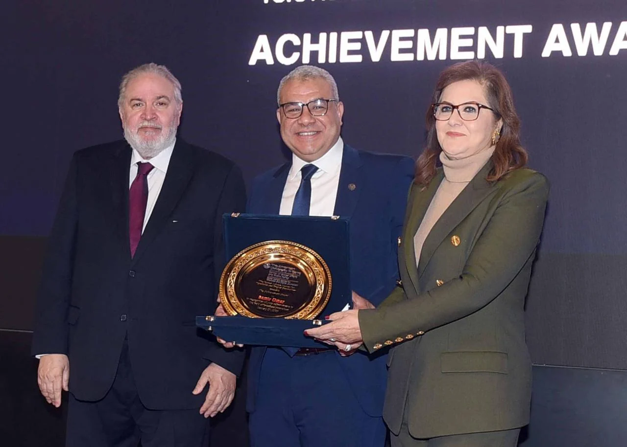 تكريم الكاتب الصحفي سمير عمر (1)