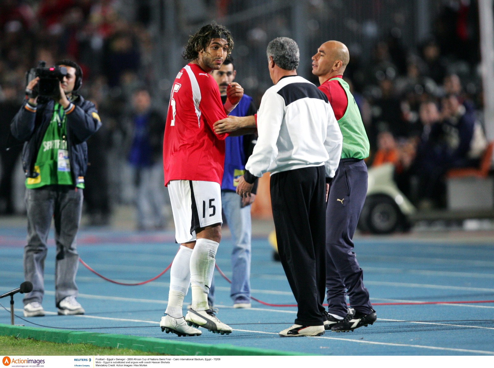 المشادة الشهيرة بين أحمد حسام 'ميدو' وحسن شحاتة مدرب مصر خلال مواجهة السنغال في كأس أمم إفريقيا 2006 - 7 فبراير 2006
