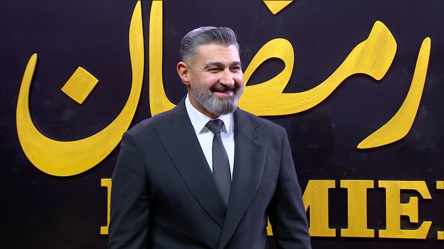 ياسر جلال على الريد كاربت