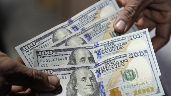 سعر الدولار الأمريكي اليوم الأحد مقابل الجنيه المصري في البنوك - صورة أرشيفية