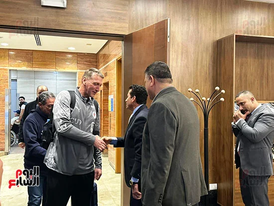 وزير-والرياضة-يستقبل-أبطال-اليد-بمطار-القاهرة