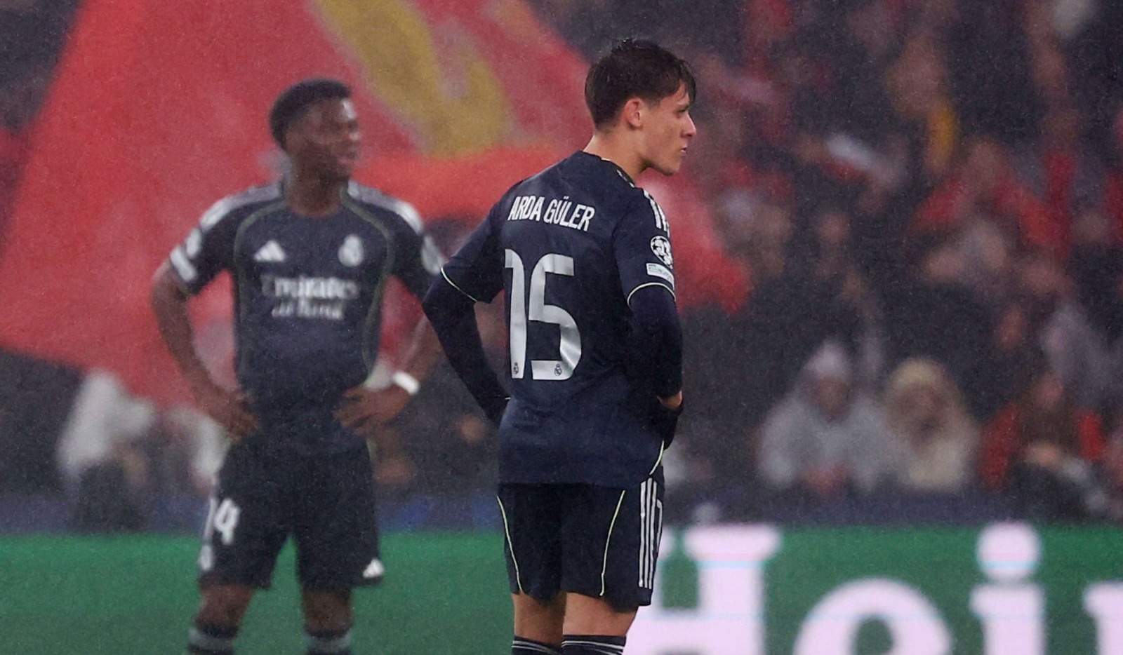 خيبة أمل أردا غولر بعد تلقي ريال مدريد لهدف أمام بنفيكا في دوري أبطال أوروبا - 29 يناير 2026